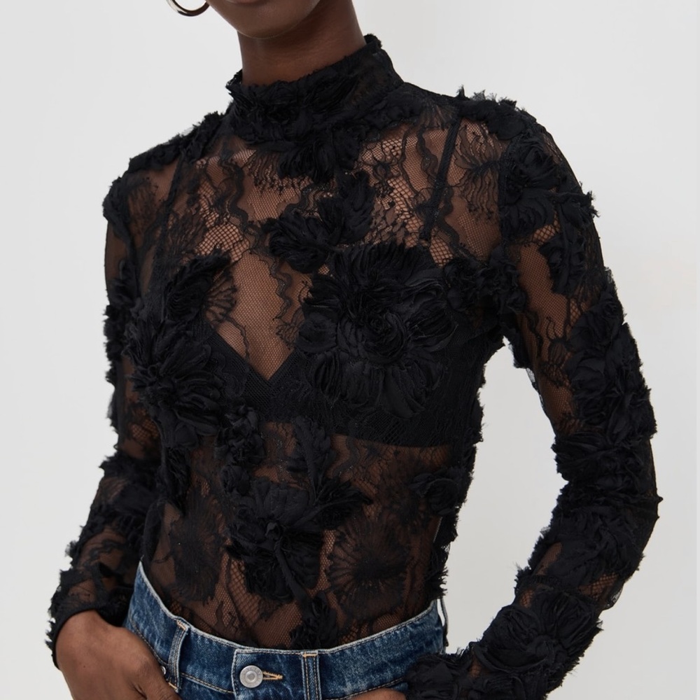 AKNVAS
Freja Lace Black Top